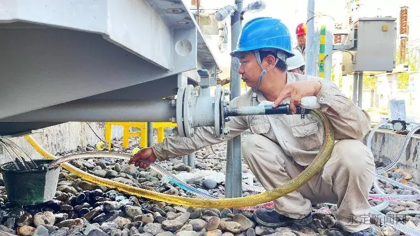 永定：变压器“透析” 稳电迎冬季  -图2