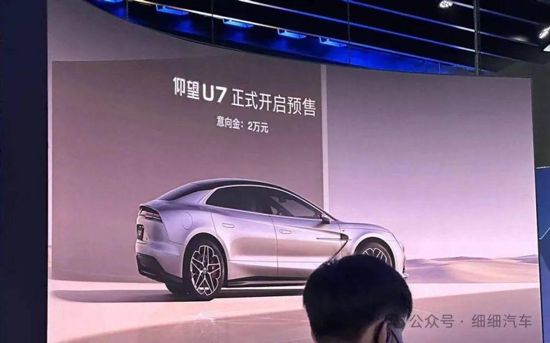 盘点2024广州车展比亚迪展台最“火”的3款车，有钱你会选哪台？  -图15