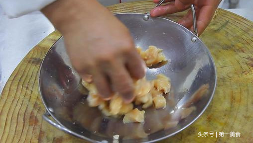 辣子鸡丁如何做更好吃，饭店老厨师有妙招，照着步骤来，我学会了  -图3