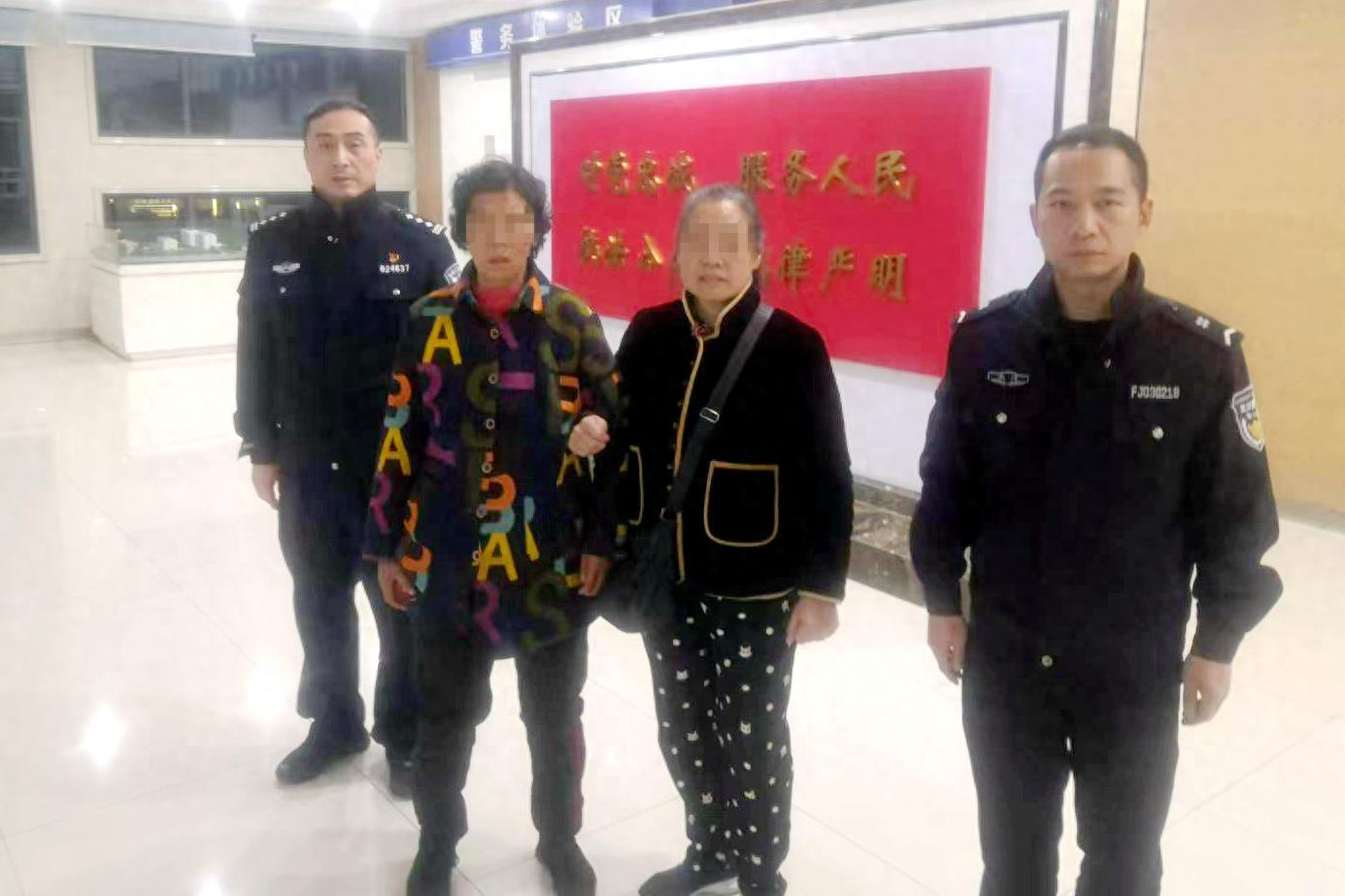 寒夜中的温暖：民警深夜寻找，帮助走失人员平安归家  