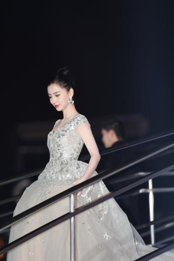 Angelababy：小嫩模变成大明星，4年赚12亿，黄晓明为她做了嫁衣  -图3